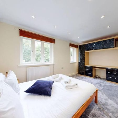 Super 2 Bed House With Privategarden Apartment London Bagian luar foto