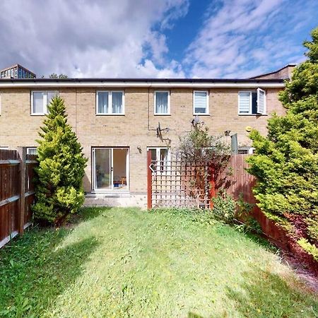 Super 2 Bed House With Privategarden Apartment London Bagian luar foto