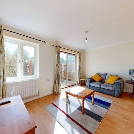 Super 2 Bed House With Privategarden Apartment London Bagian luar foto