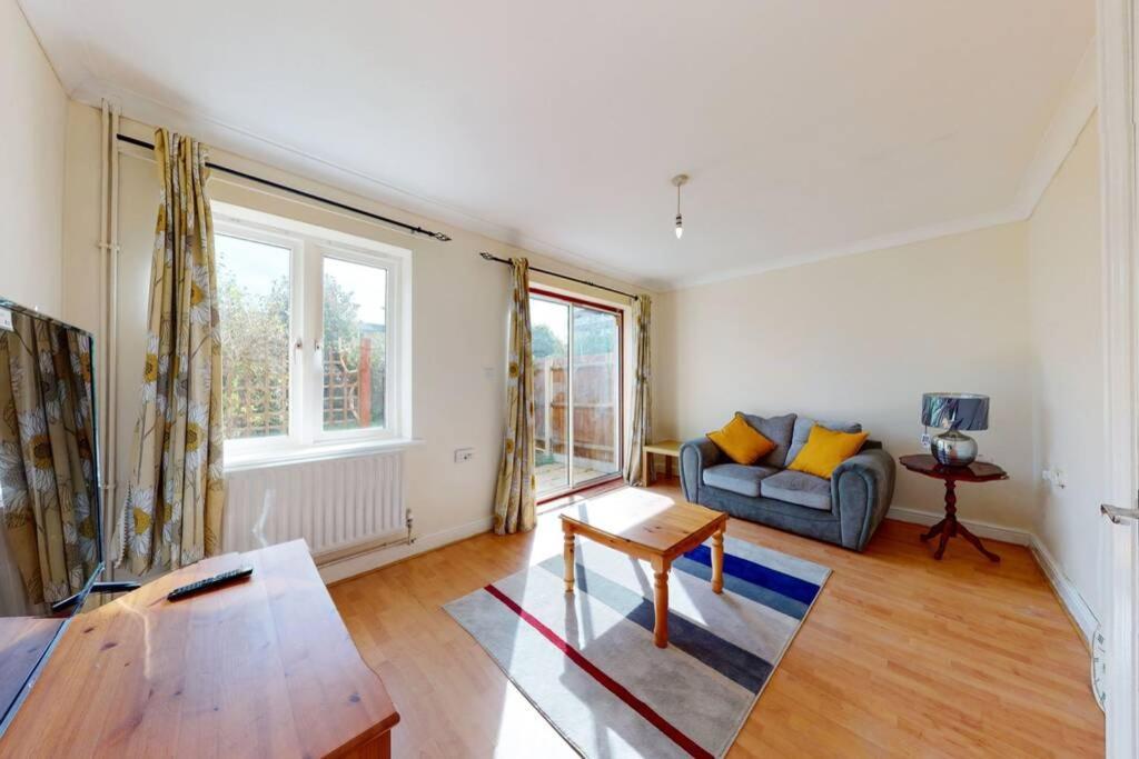 Super 2 Bed House With Privategarden Apartment London Bagian luar foto